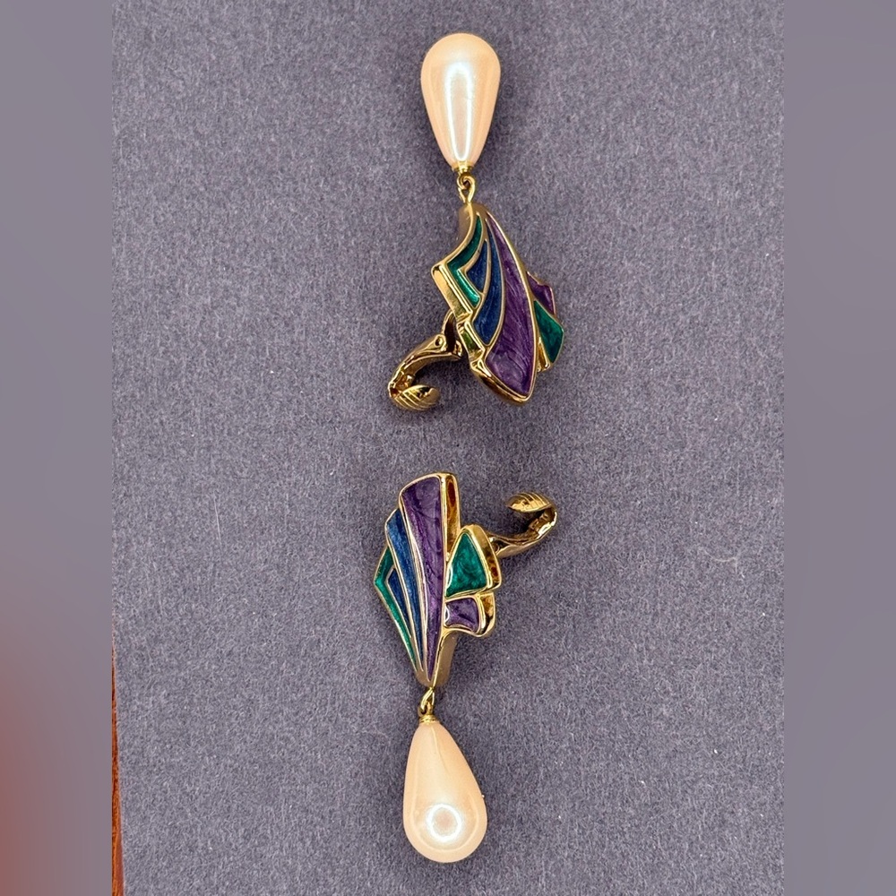 Vintage Trifari Enamel Drop Earrings Purple Green Blue Faux Pearl Clip On 1980s - Picture 5 of 7